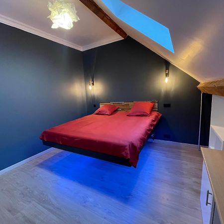 Loft Sous Combles Apartamento Aubergenville Exterior foto