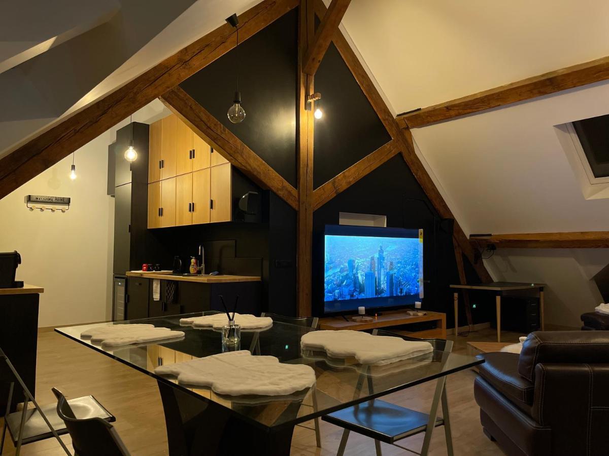 Loft Sous Combles Apartamento Aubergenville Exterior foto