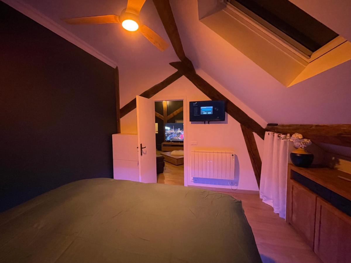 Loft Sous Combles Apartamento Aubergenville Exterior foto